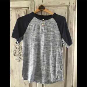 American Eagle mens XS active flex t-shirt color blue